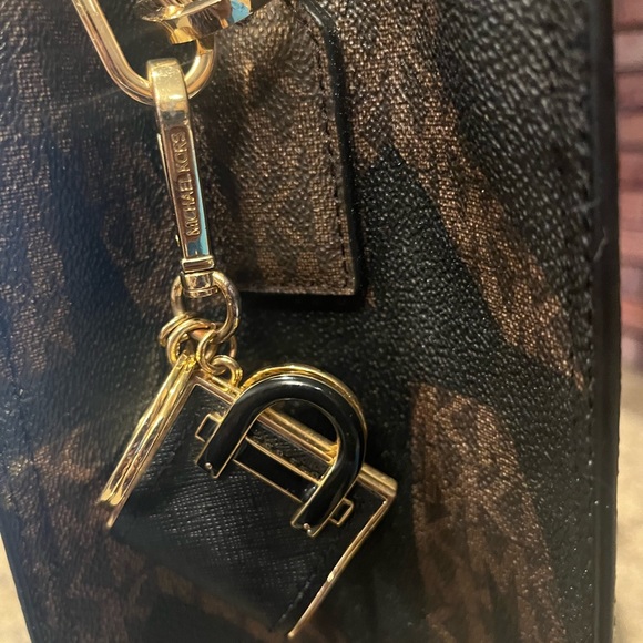 Michael Kors Tote with a bag charm- EUC-$75 - Picture 3 of 8